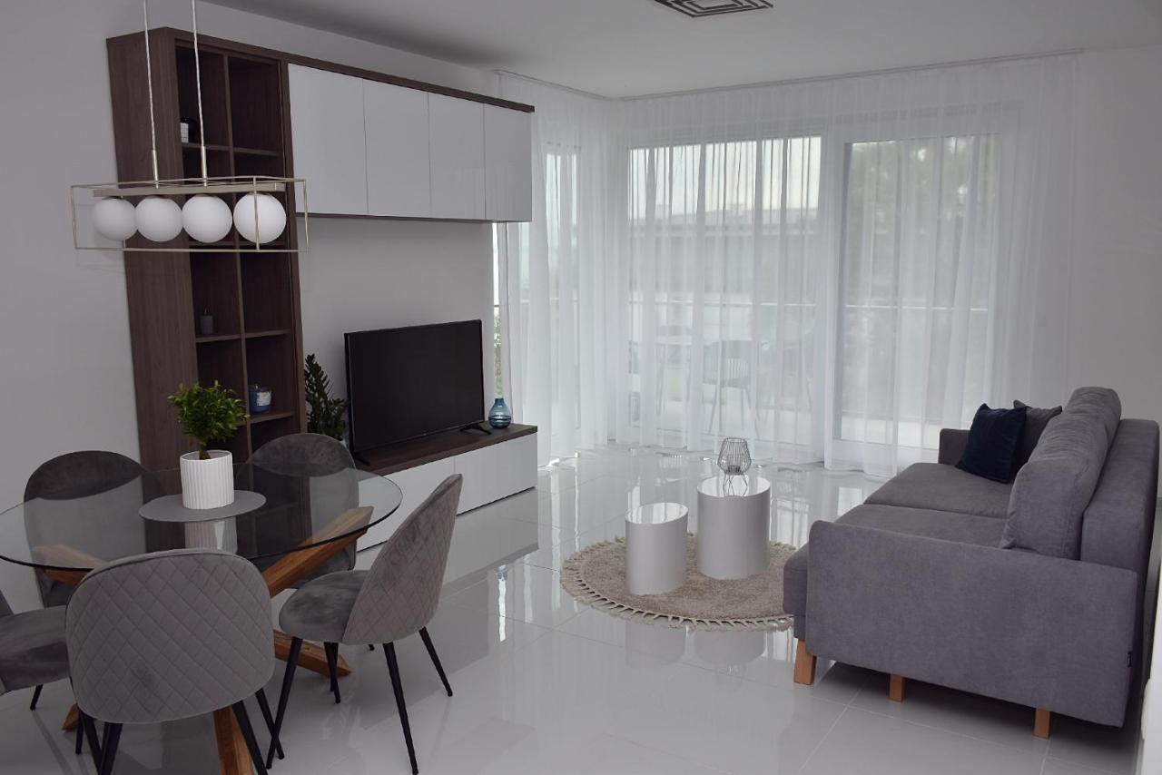 Limerence Apartments Шиофок Экстерьер фото